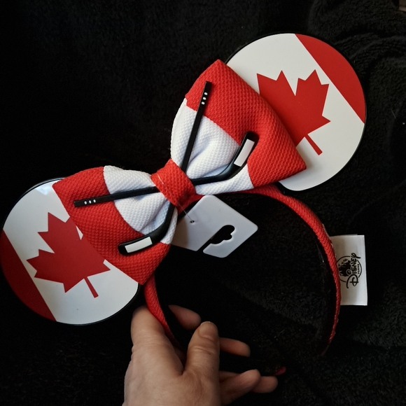 EPCOT Canada Pavillion Hockey Ears - Picture 4 of 4